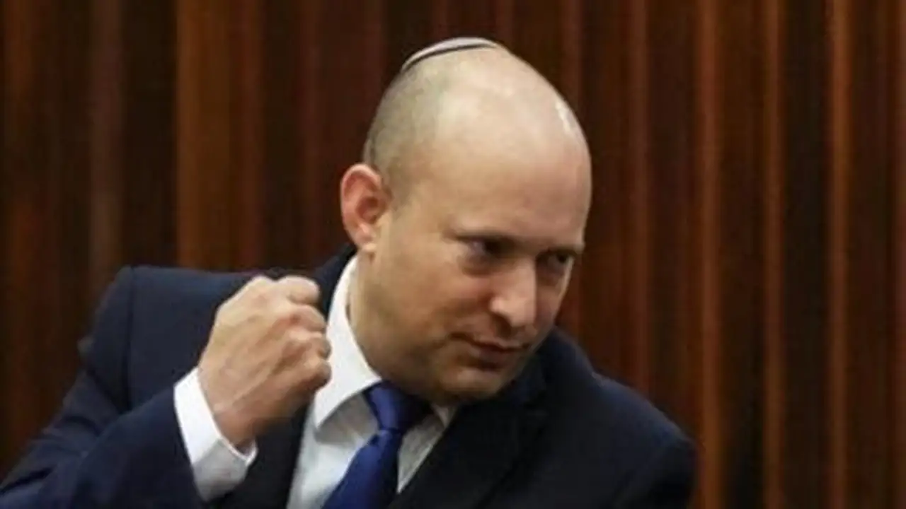 شبح الاختراق.. هاكر إيراني يدعي السيطرة على هاتف نفتالي بينيت